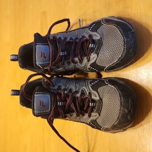 Used Fila Youth size 5.5. Great shoes as back ups to the favorite shoe!
